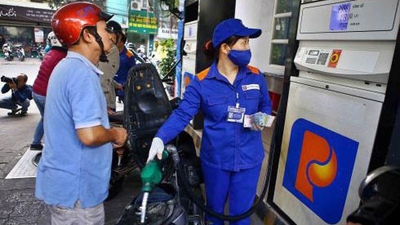 Chiều nay, giá xăng tăng nhẹ, gần 500 đồng/lít