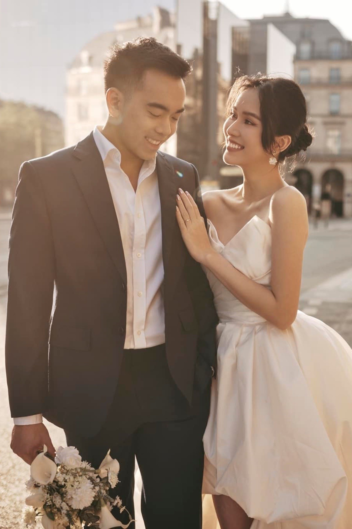 Chồng Phương Anh tên Đắc Đức, sinh năm 1994, học tiến sĩ ở Anh. Á hậu tiết lộ, chồng doanh nhân quan tâm, tâm lý, ủng hộ cô theo đuổi nghệ thuật. Thời gian cô sang Nhật Bản dự thi Miss International 2022, anh đi theo để cổ vũ. Chồng Phương Anh tên Đắc Đức, sinh năm 1994, học tiến sĩ ở Anh. Á hậu tiết lộ, chồng doanh nhân quan tâm, tâm lý, ủng hộ cô theo đuổi nghệ thuật. Thời gian cô sang Nhật Bản dự thi Miss International 2022, anh đi theo để cổ vũ.