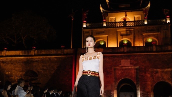 Colombia mang sắc màu hòa bình tới Hoàng thành Thăng Long