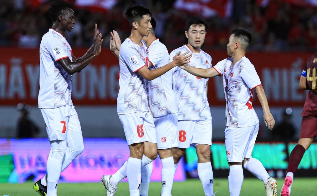 AFC Cup 2023/2024: Lợi thế sân nhà, Hải Phòng FC khởi đầu thuận lợi, thắng đậm PSM Makassar AFC Cup 2023/2024: Lợi thế sân nhà, Hải Phòng FC khởi đầu thuận lợi, thắng đậm PSM Makassar