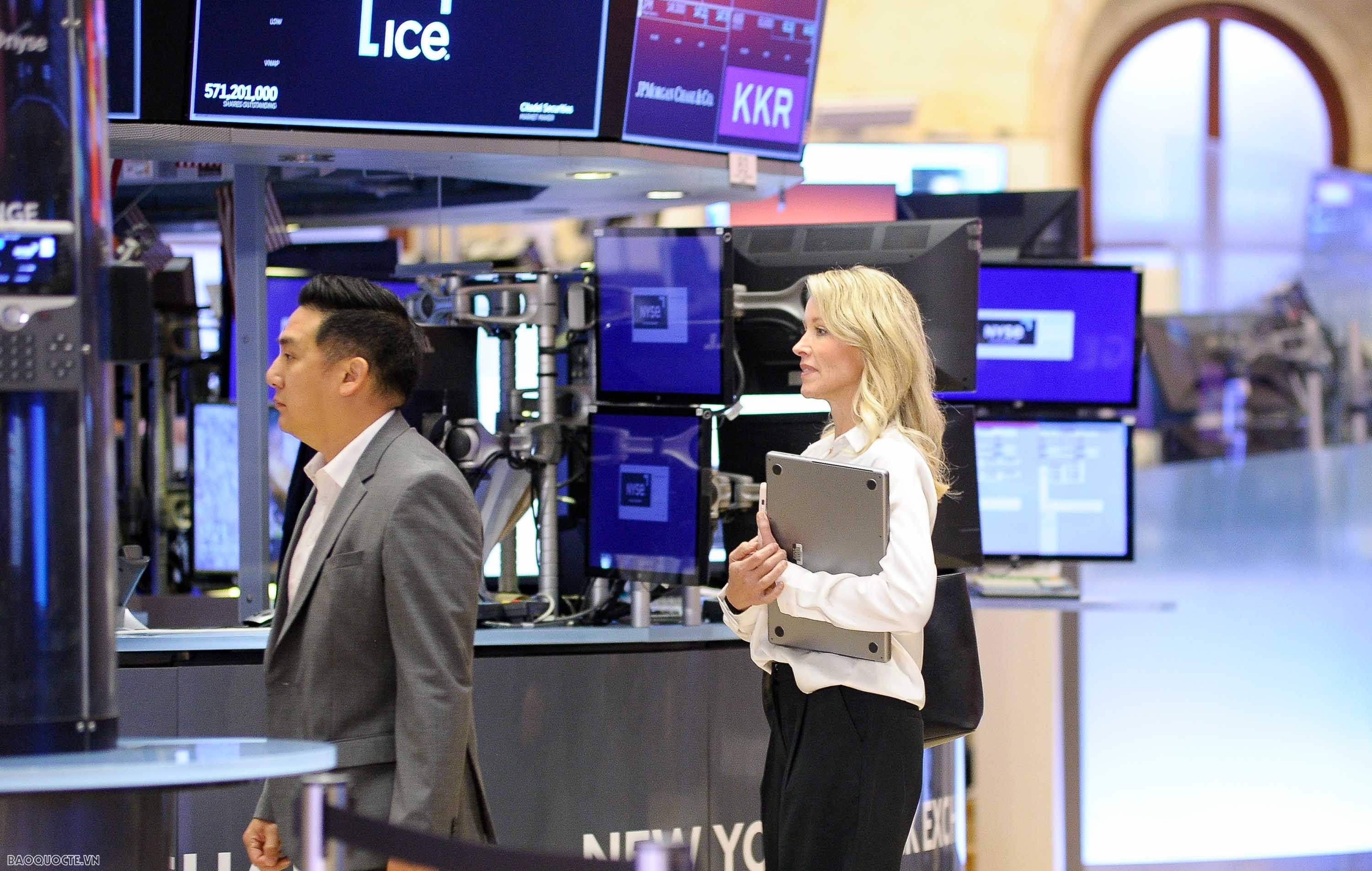 Thủ tướng Phạm Minh Chính rung chuông khai mạc phiên giao dịch tại sàn chứng khoán lớn nhất thế giới