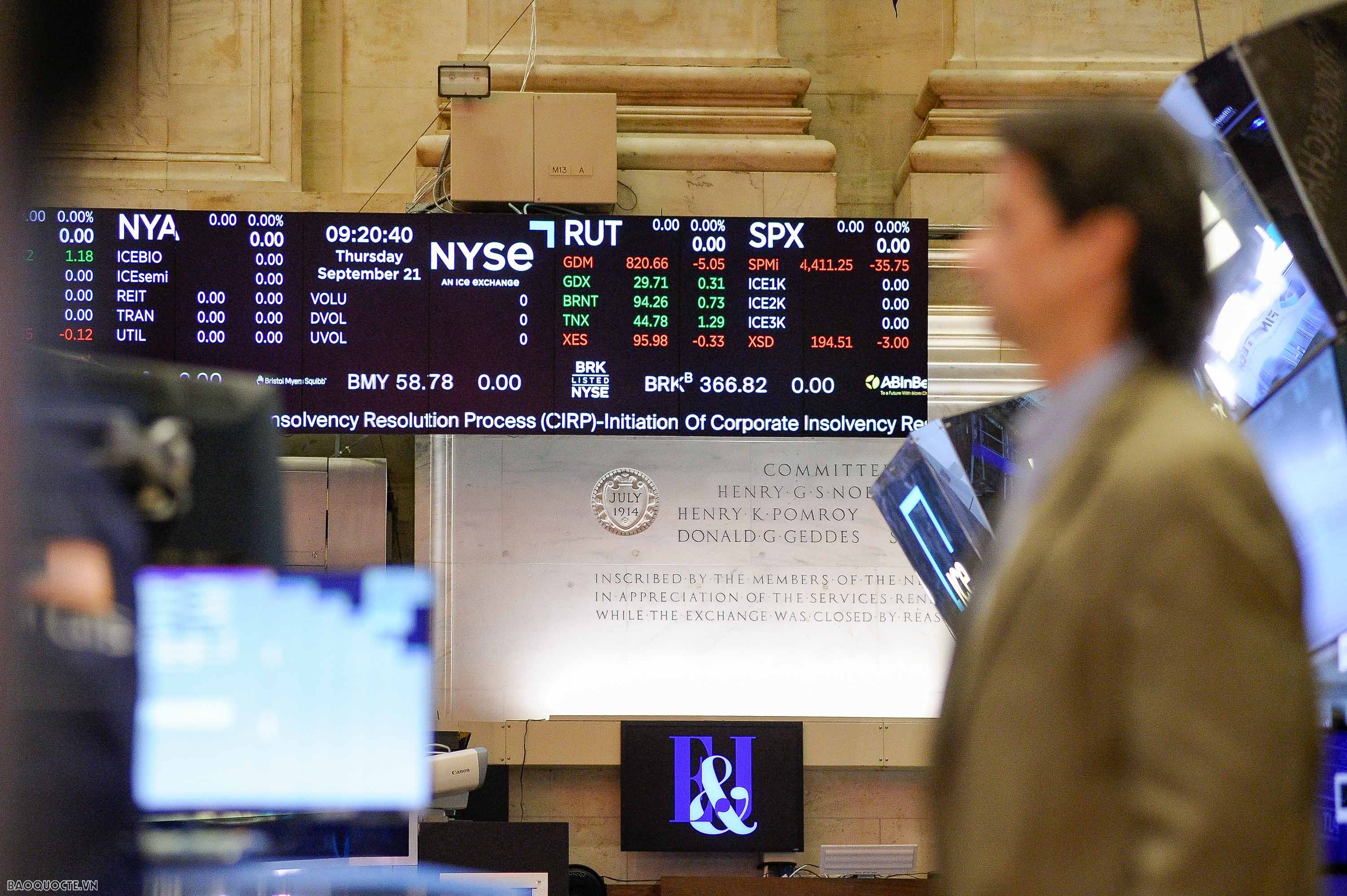 Thủ tướng Phạm Minh Chính rung chuông khai mạc phiên giao dịch tại sàn chứng khoán lớn nhất thế giới