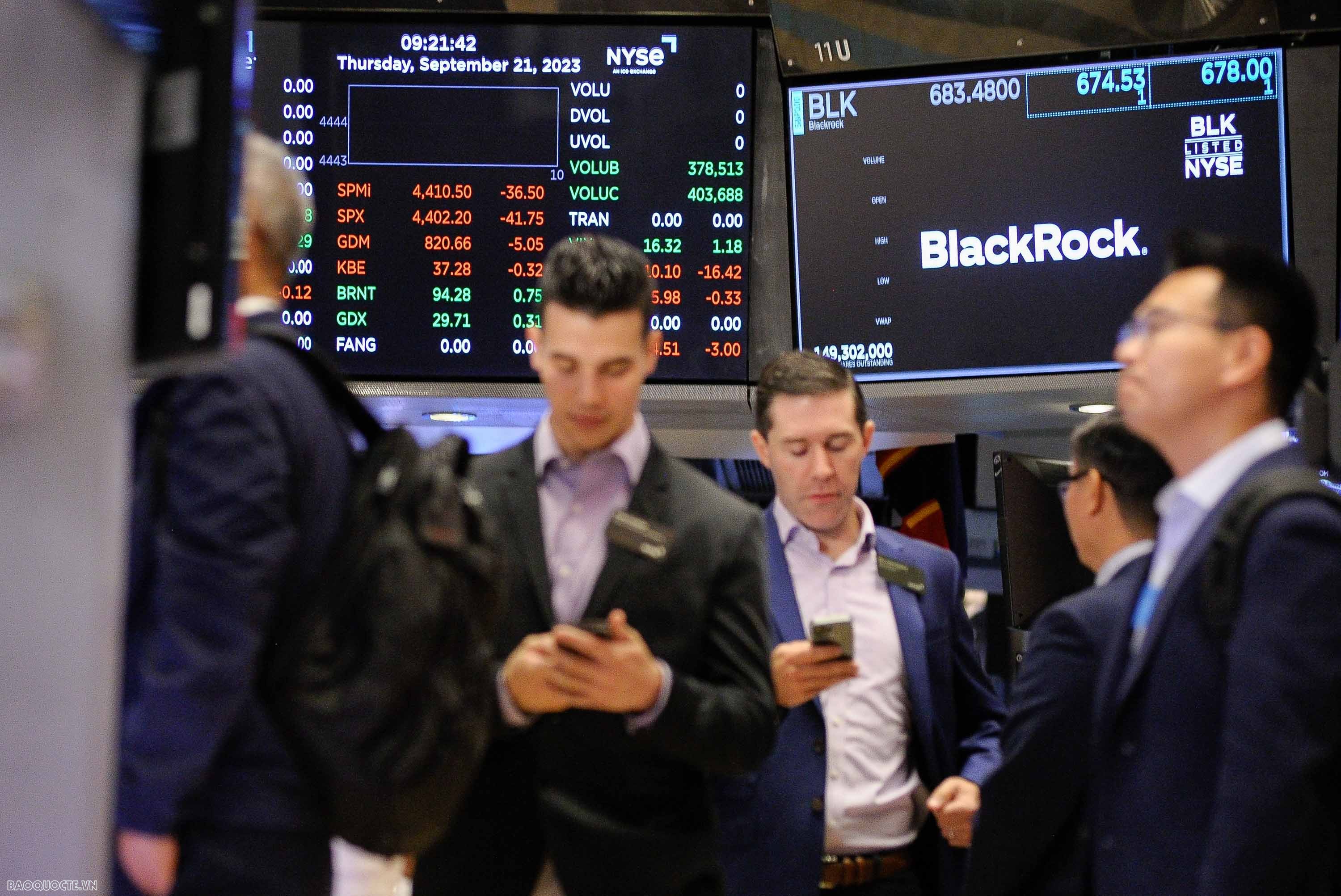 Thủ tướng Phạm Minh Chính rung chuông khai mạc phiên giao dịch tại sàn chứng khoán lớn nhất thế giới