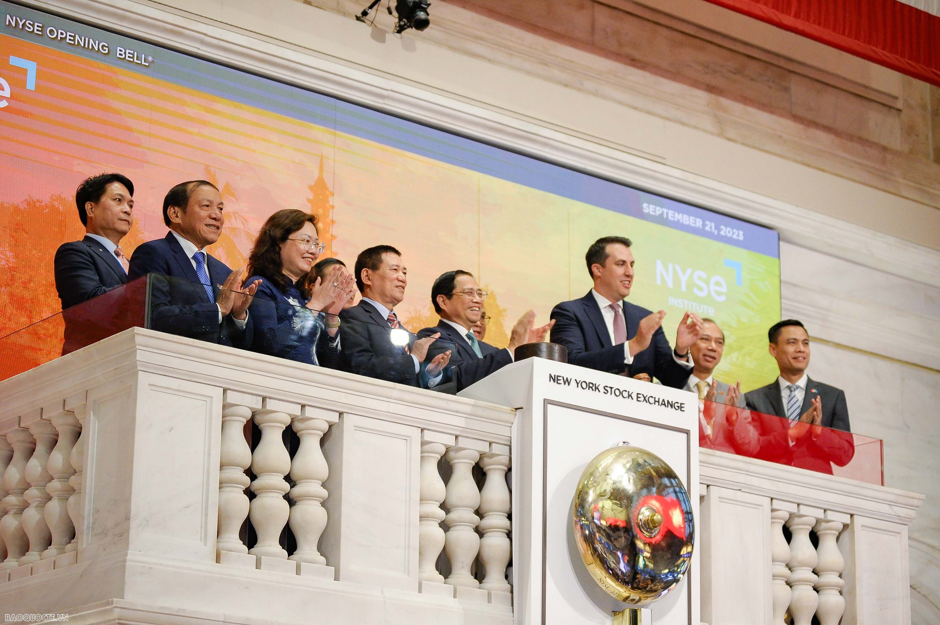 Thủ tướng Phạm Minh Chính rung chuông khai mạc phiên giao dịch tại sàn chứng khoán lớn nhất thế giới