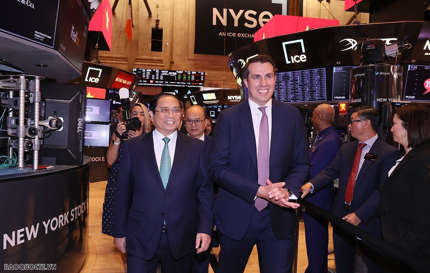 Thủ tướng Phạm Minh Chính rung chuông khai mạc phiên giao dịch tại sàn chứng khoán lớn nhất thế giới