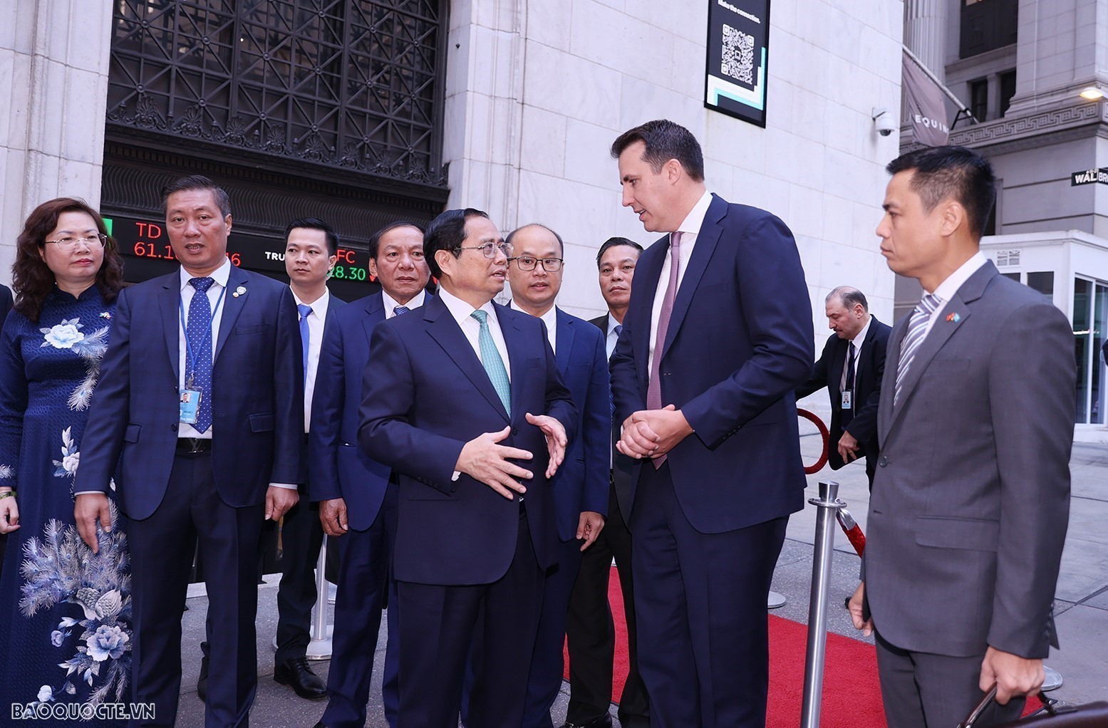 Thủ tướng Phạm Minh Chính rung chuông khai mạc phiên giao dịch tại sàn chứng khoán lớn nhất thế giới