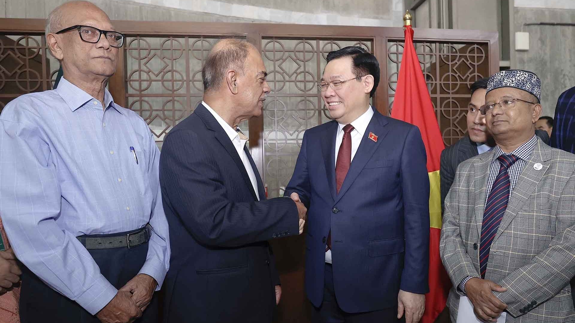 Chủ tịch Quốc hội Vương Đình Huệ tiếp Chủ nhiệm Ủy ban Đối ngoại Quốc hội Bangladesh