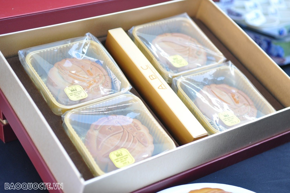 (09.22)...bánh trung thu sử dụng việt quất Mỹ. (09.22)...bánh trung thu sử dụng việt quất Mỹ.