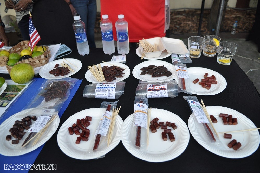 (09.22) ...thịt bò khô, sản phẩm đặc trưng của bang Texas... (09.22) ...thịt bò khô, sản phẩm đặc trưng của bang Texas...