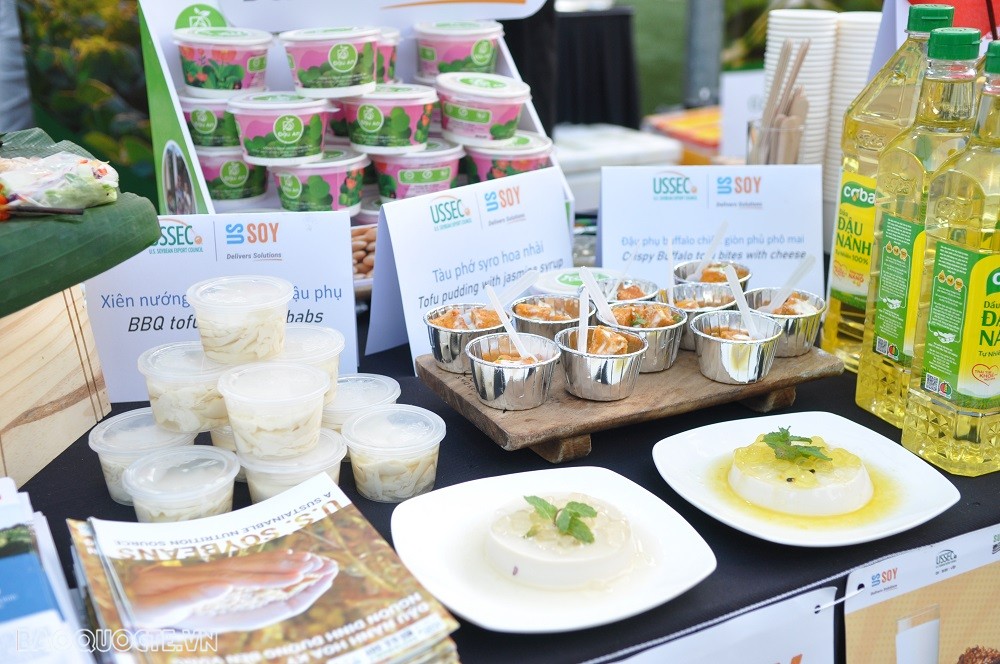 (09.22) hay các sản phẩm Việt Nam sử dụng nguyên liệu từ Hoa Kỳ như tàu phớ dùng đậu nành Mỹ... (09.22) hay các sản phẩm Việt Nam sử dụng nguyên liệu từ Hoa Kỳ như tàu phớ dùng đậu nành Mỹ...