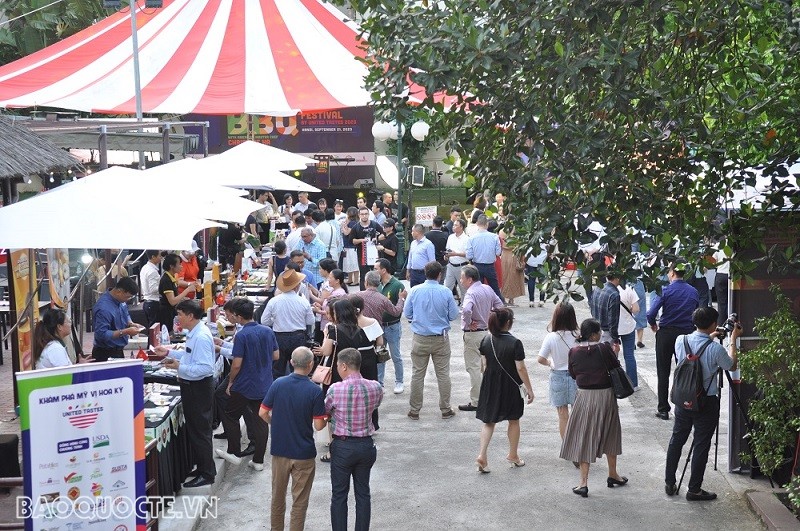 (09.22) Toàn cảnh Lễ hội tiệc nướng Mỹ vị Hoa Kỳ chiều tối ngày 22/9. (Ảnh: Minh Quân) (09.22) Toàn cảnh Lễ hội tiệc nướng Mỹ vị Hoa Kỳ chiều tối ngày 22/9. (Ảnh: Minh Quân)