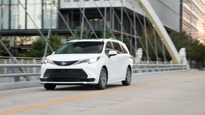 Cận cảnh Toyota Sienna 2024 vừa ra mắt, giá khoảng 906 triệu đồng