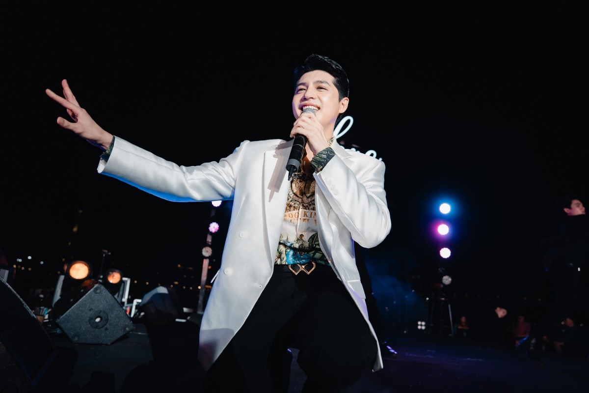 Ca sĩ Hồ Quỳnh Hương