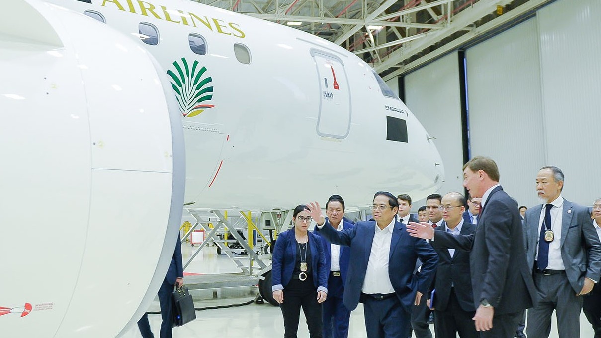 Thủ tướng Phạm Minh Chính thăm Tập đoàn hàng không vũ trụ Embraer