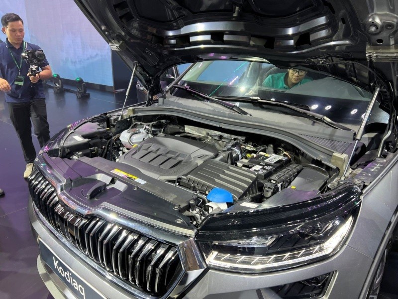 Cận cảnh Skoda Kodiaq vừa ra mắt thị trường Việt Nam, giá từ 1,189 tỷ đồng Cận cảnh Skoda Kodiaq vừa ra mắt thị trường Việt Nam, giá từ 1,189 tỷ đồng