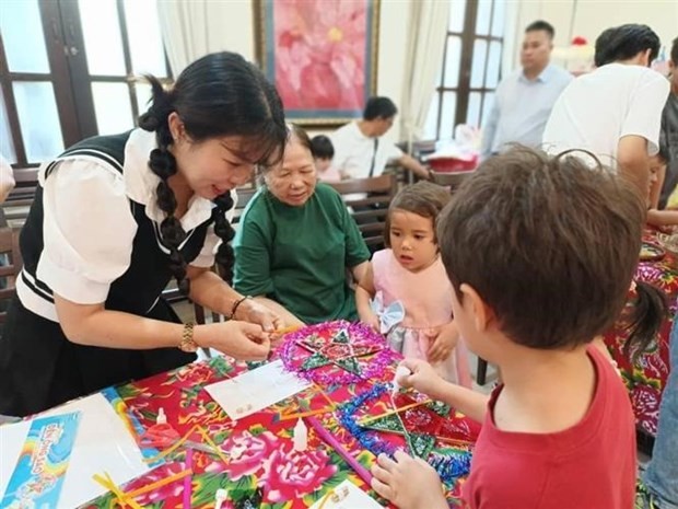 Lễ hội Trung Thu của cộng đồng người Việt tại Singapore