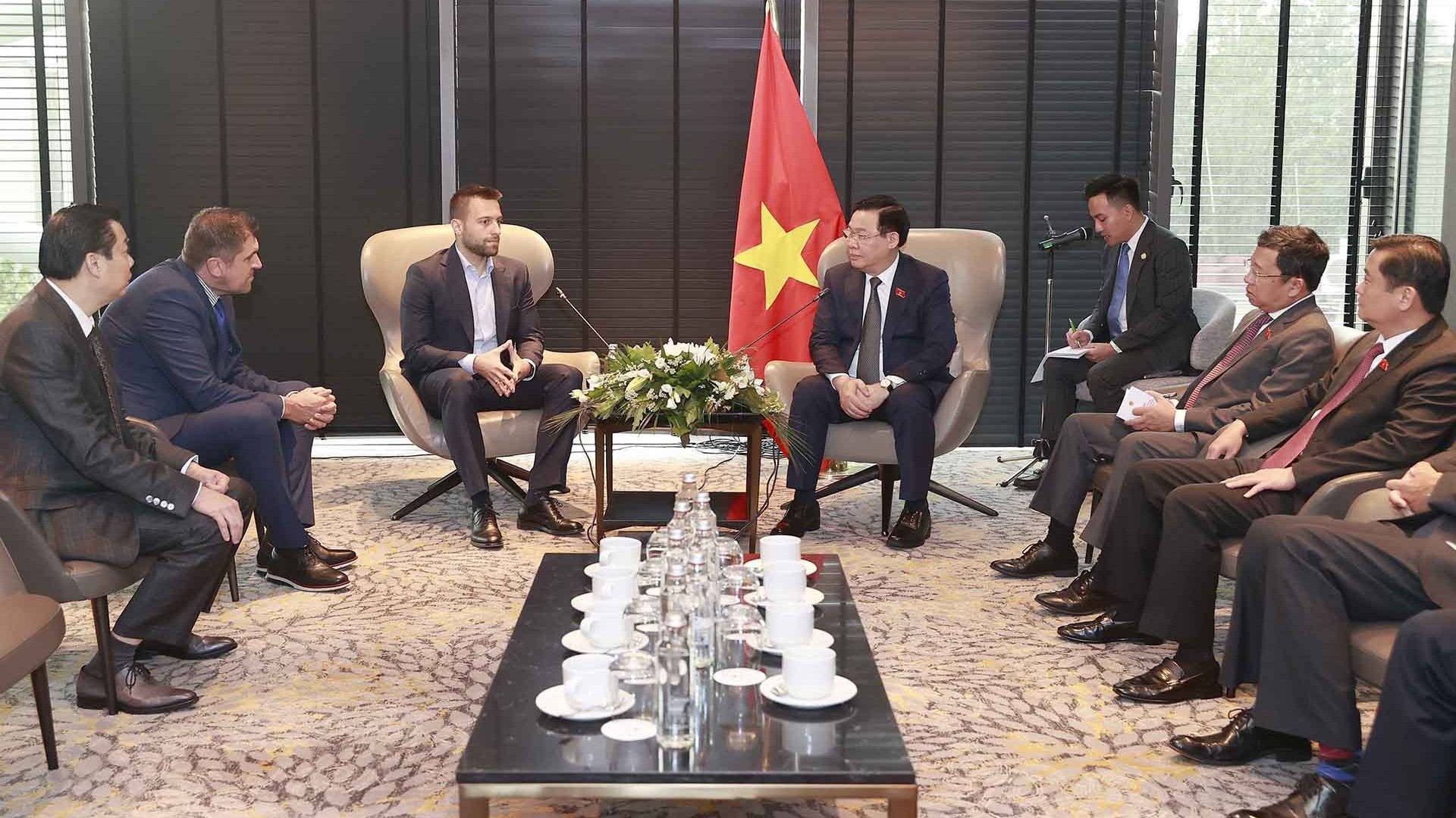 Chủ tịch Quốc hội Vương Đình Huệ tiếp lãnh đạo tập đoàn kinh tế của Bulgaria và Đan Mạch