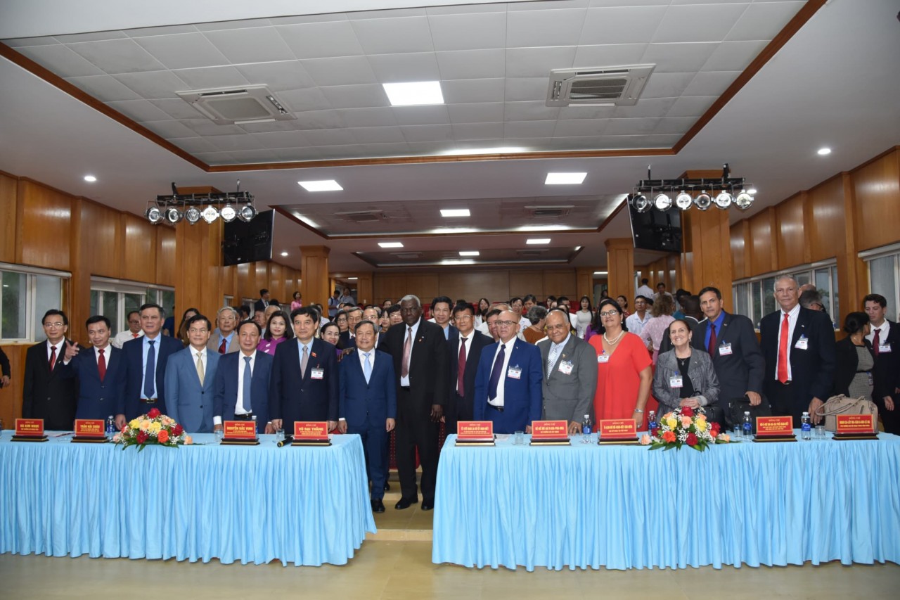 Chủ tịch Quốc hội Cuba dâng hoa Tượng đài Fidel, thăm Bệnh viện Hữu nghị Việt Nam-Cuba Chủ tịch Quốc hội Cuba dâng hoa Tượng đài Fidel, thăm Bệnh viện Hữu nghị Việt Nam-Cuba