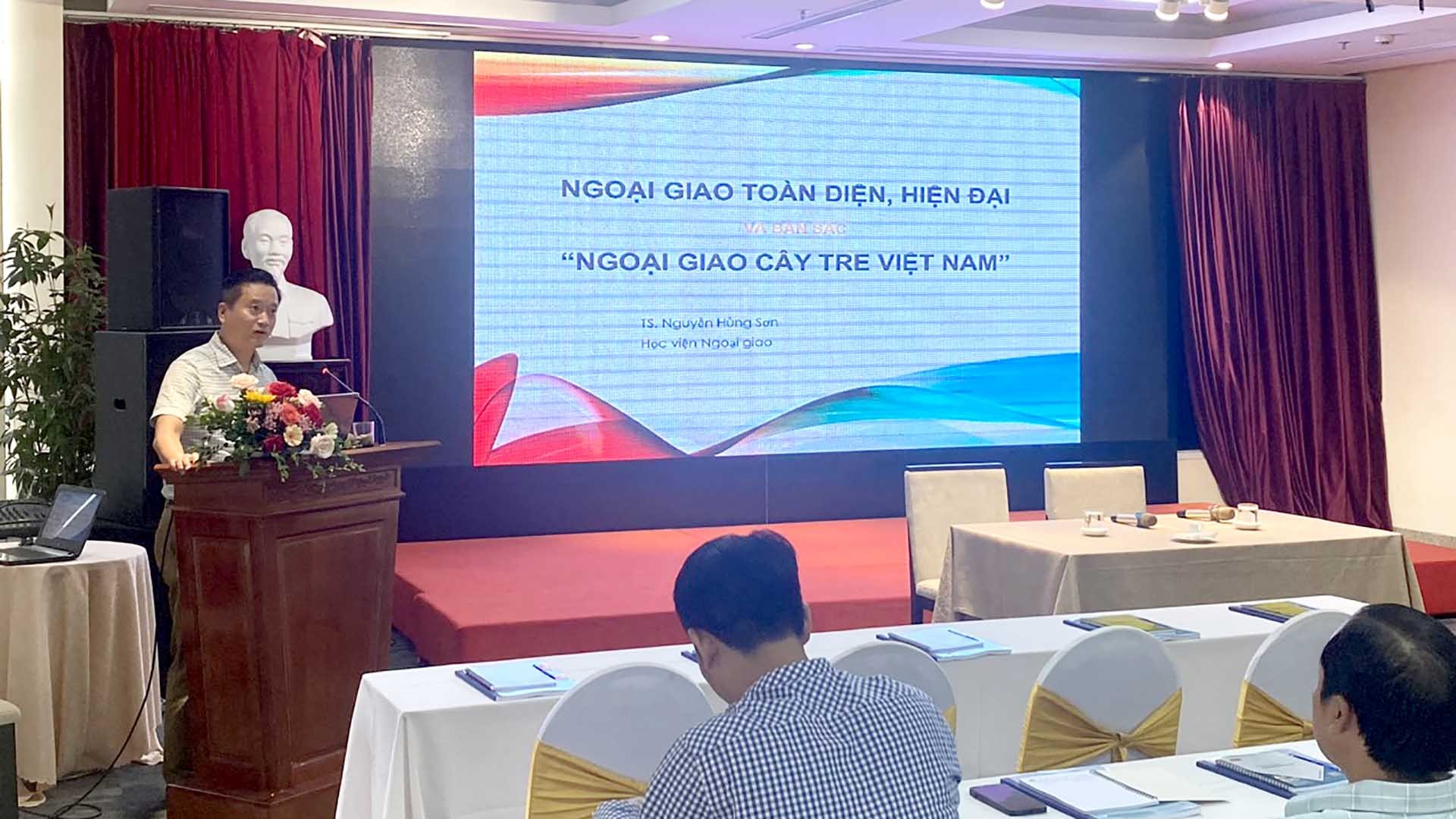 TS. Nguyễn Hùng Sơn nói về Bản sắc Ngoại giao cây tre Việt Nam TS. Nguyễn Hùng Sơn nói về Bản sắc Ngoại giao cây tre Việt Nam