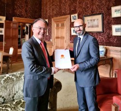 Đại sứ Việt Nam tại Hà Lan Ngô Hướng Nam trình Thư ủy nhiệm tại Tòa trọng tài thường trực