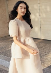 Doãn Hải My dịu dàng, thanh lịch dạo phố trong tiết Thu Hà Nội