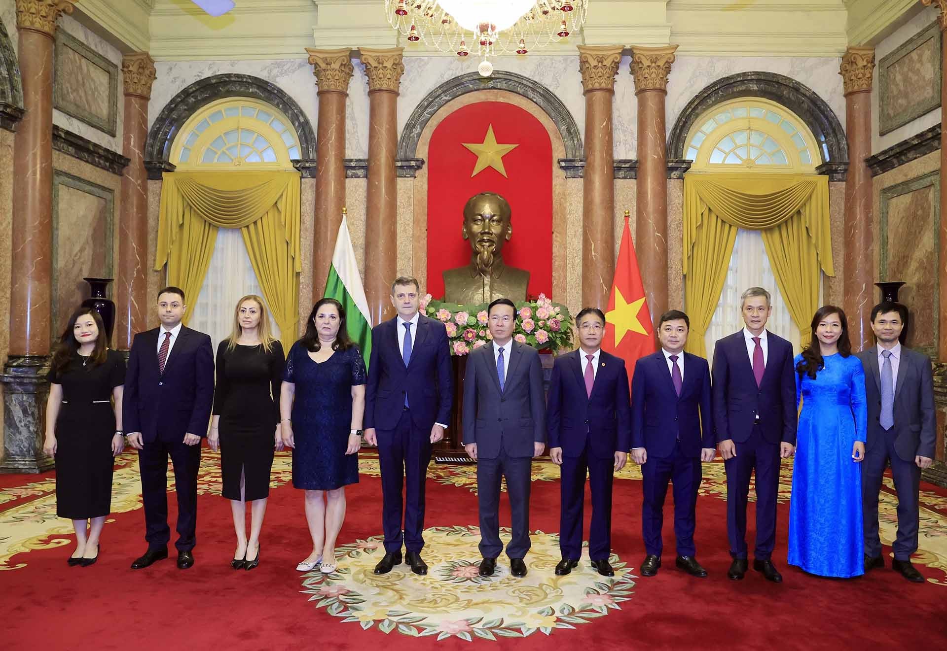 Chủ tịch nước Võ Văn Thưởng tiếp các Đại sứ Bulgaria, Liên minh châu Âu, Pháp và Kazakhstan trình Quốc thư