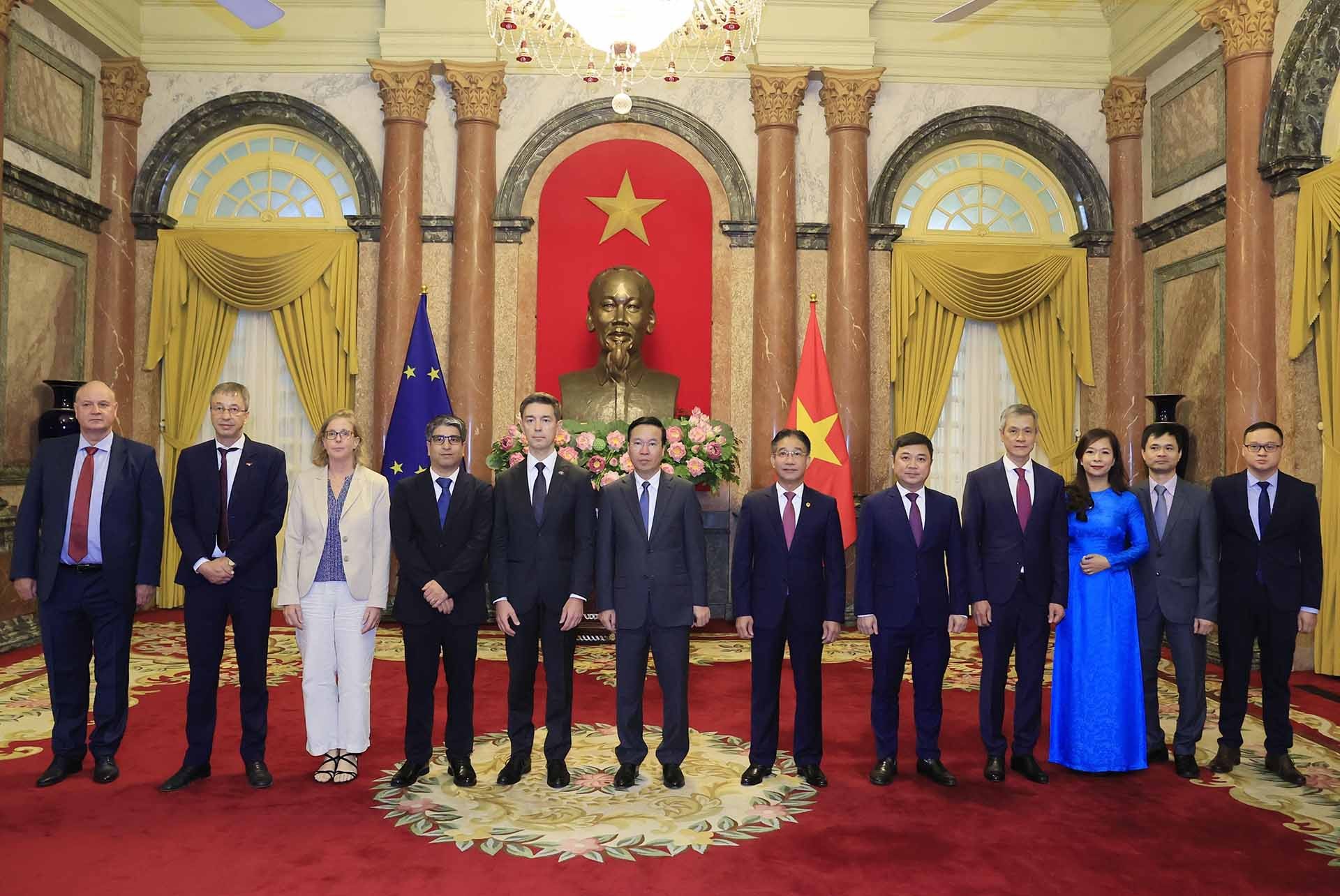 Chủ tịch nước Võ Văn Thưởng tiếp các Đại sứ Bulgaria, Liên minh châu Âu, Pháp và Kazakhstan trình Quốc thư