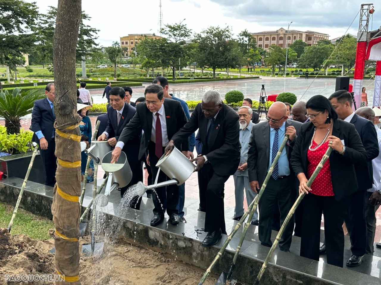 Việt Nam-Cuba trang trọng kỷ niệm 50 năm Lãnh tụ Fidel Castro thăm vùng Giải phóng miền Nam tại Quảng Trị Việt Nam-Cuba trang trọng kỷ niệm 50 năm Lãnh tụ Fidel Castro thăm vùng Giải phóng miền Nam tại Quảng Trị