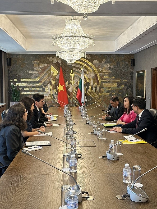 Thứ trưởng Ngoại giao Lê Thị Thu Hằng gặp, làm việc với Thứ trưởng Ngoại giao Bulgaria Tihomir Stoytchev