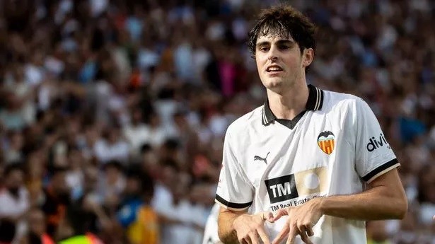 cầu thủ MU: Ronaldo khuyên David de Gea gia nhập Al Nassr; kế hoạch mua Javi Guerra;