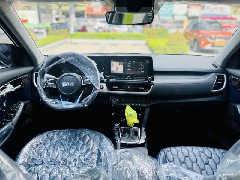 Cận cảnh Kia Seltos X-Line vừa về đại lý, giá 709 triệu đồng