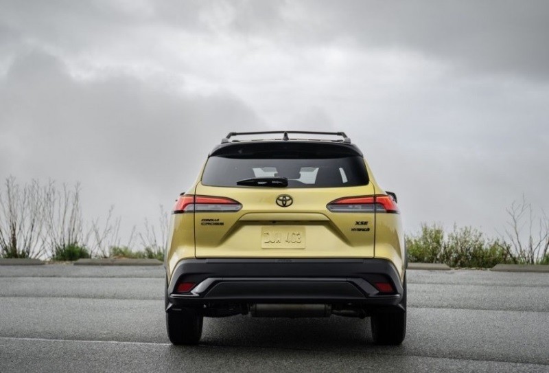 Đuôi xe Toyota Corolla Cross 2024 có sự tinh chỉnh. Đuôi xe Toyota Corolla Cross 2024 có sự tinh chỉnh.