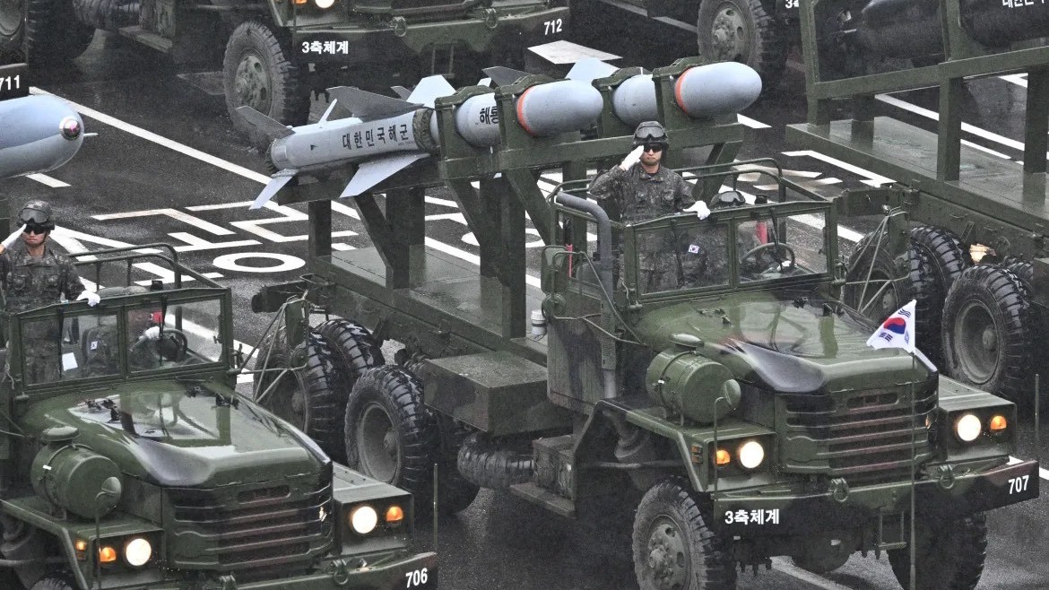 Hàn Quốc duyệt binh hoành tráng trên đường phố Seoul