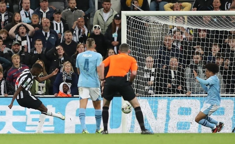 Cup Liên đoàn Anh: HLV Pep Guardiola tung đội hình hai, Man City bất ngờ bị loại ở vòng ba