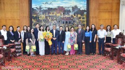 Chủ tịch UBND tỉnh Vĩnh Phúc tiếp xã giao Đoàn Ngoại giao đến thăm và trao quà từ thiện