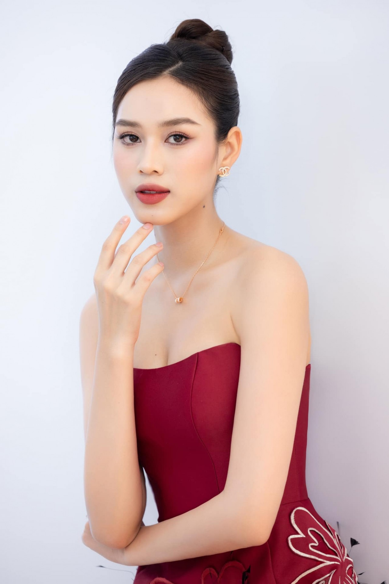 Hoa hậu Đỗ Thị Hà khoe nhan sắc 'cực phẩm'