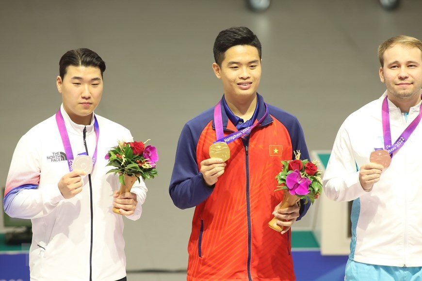 ASIAD 19: Hình ảnh VĐV Phạm Quang Huy thi đấu và nhận Huy chương vàng, Huy chương đồng môn bắn súng ASIAD 19: Hình ảnh VĐV Phạm Quang Huy thi đấu và nhận Huy chương vàng, Huy chương đồng môn bắn súng