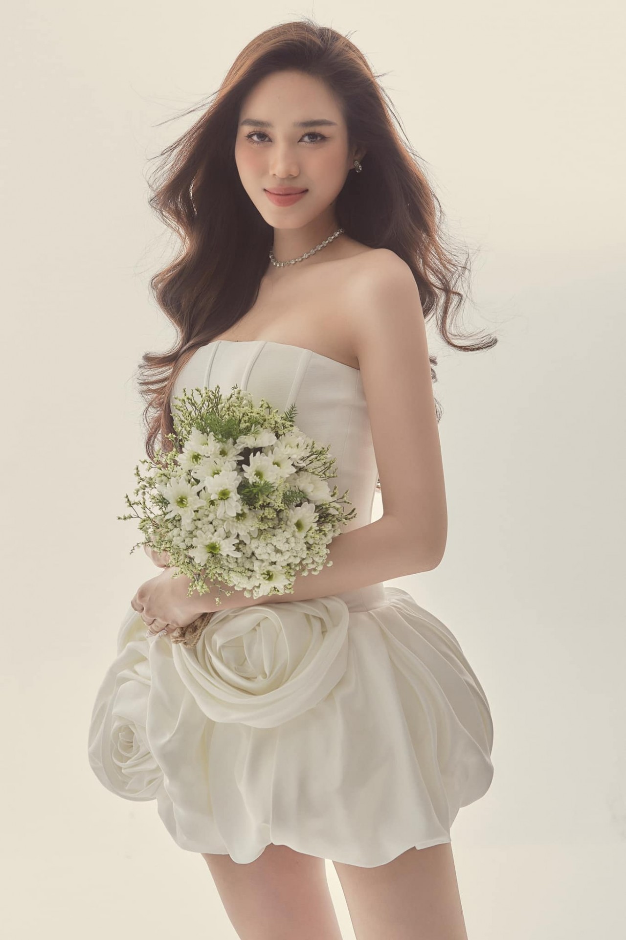 Hoa hậu Đỗ Thị Hà khoe nhan sắc 'cực phẩm'