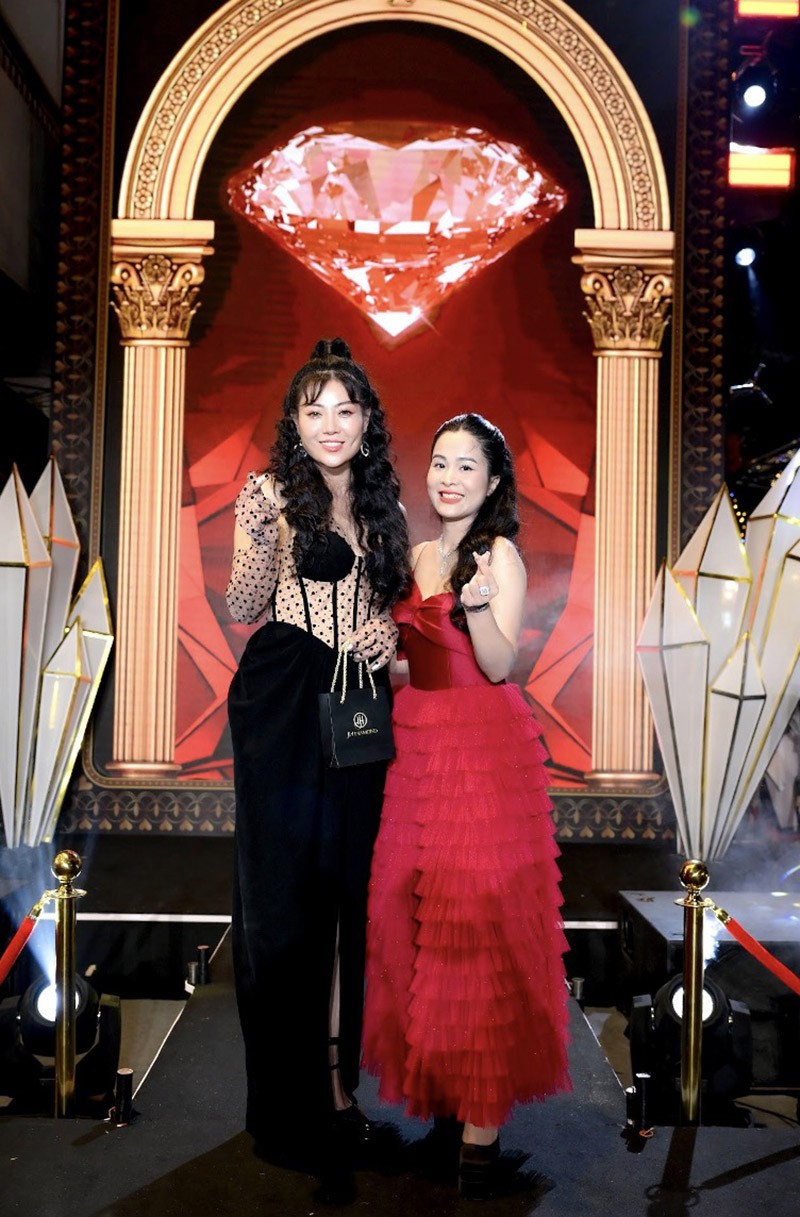 Diễn viên Thanh Hương và NTK Ngô Diễm Hương tại sự kiện lễ ra mắt