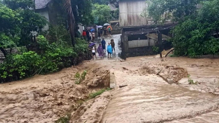 Nghệ An: Sơ tán người dân khu vực nguy hiểm; nghiêm cấm đánh bắt cá và vớt củi trên sông, suối