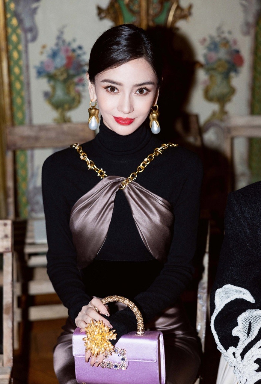 Angelababy đẹp huyền bí, chọn phong cách sang trọng và cổ điển dự Tuần lễ Thời trang Paris