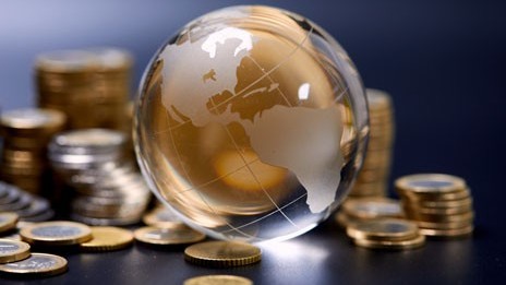 Giá vàng hôm nay 1/10/2023, Giá vàng lao dốc, bị nhấn chìm bởi ‘điểm giao tử thần’, vẫn nên ‘ôm hàng’, SJC vững vàng hơn