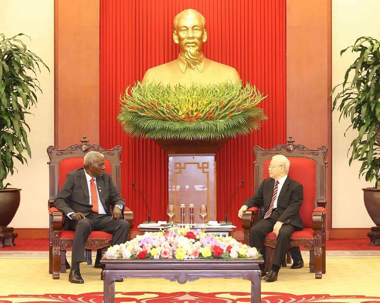 Đối ngoại trong tuần: Vun đắp tình hữu nghị, hợp tác đặc biệt với Cuba; quan hệ Việt Nam-Trung Quốc duy trì đà phát triển tích cực