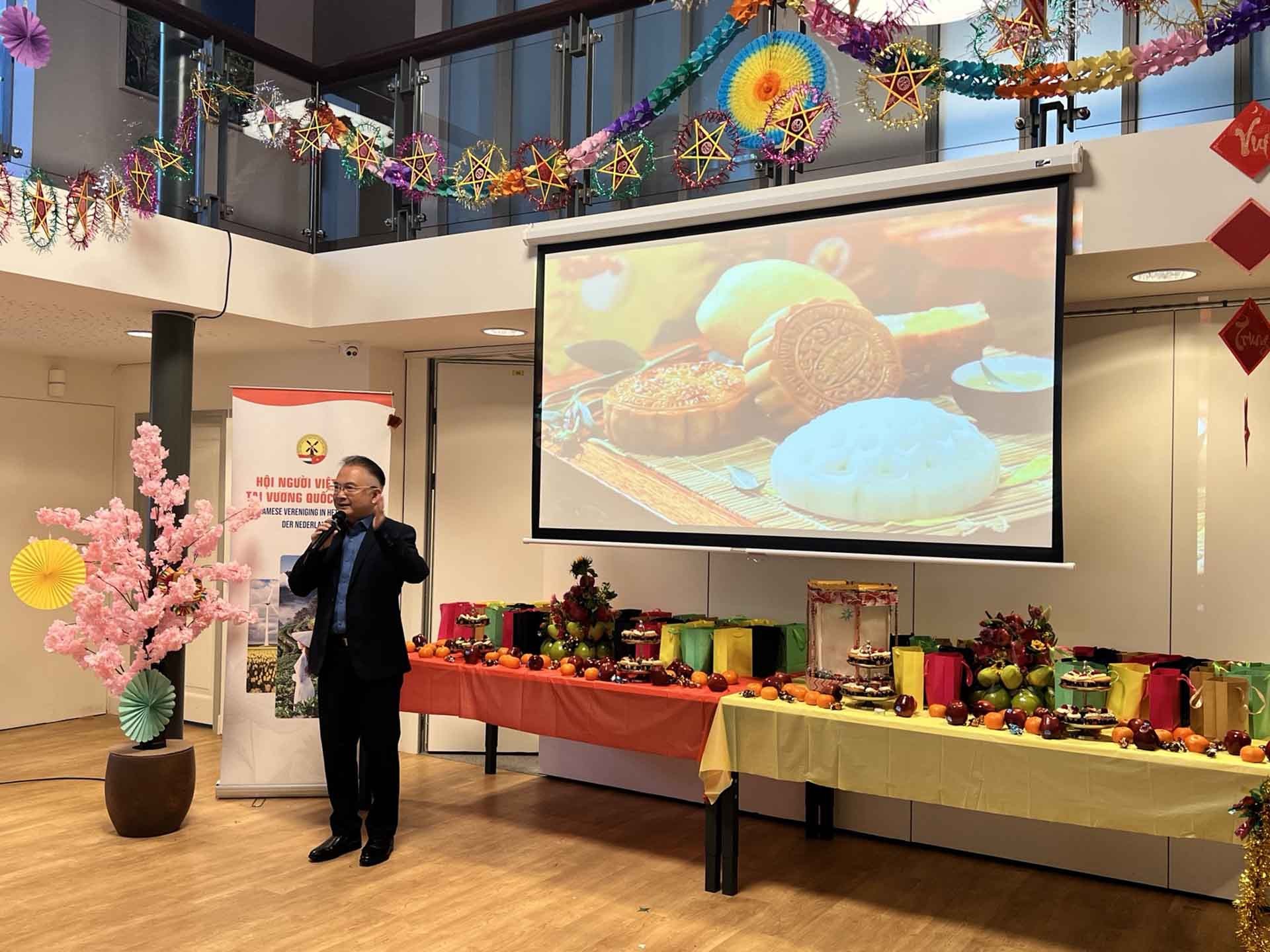 Chương trình Tết Trung thu đầy ý nghĩa, đậm đà văn hóa dân tộc của thiếu nhi người Việt tại Hà Lan