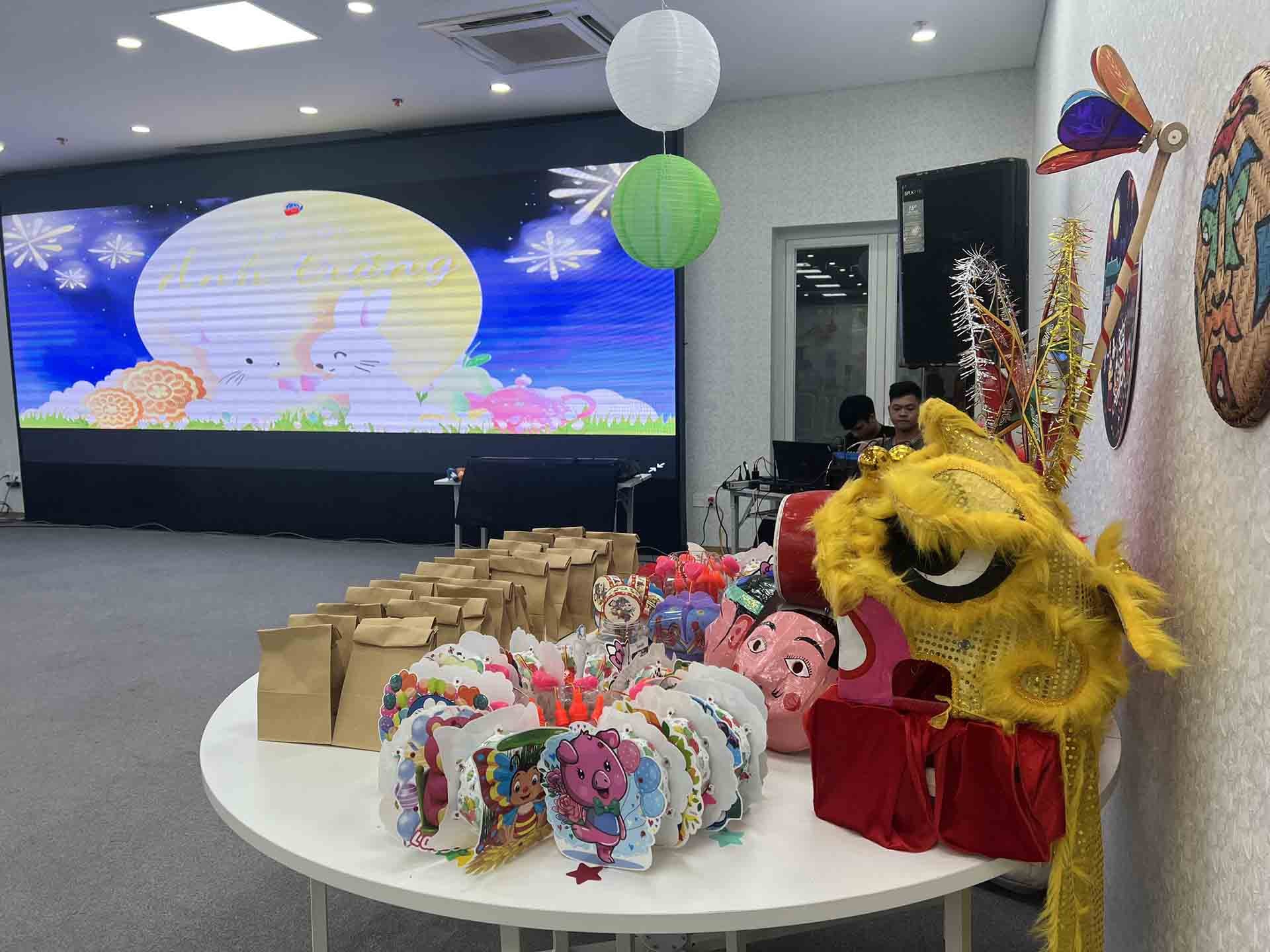 Chương trình Tết Trung thu ‘Đêm hội ánh Trăng’ của Học viện Ngoại giao - một hoạt động ý nghĩa cho thiếu nhi Chương trình Tết Trung Thu ‘Đêm hội ánh Trăng’ của Học viện Ngoại giao - một hoạt động ý nghĩa cho thiếu nhi