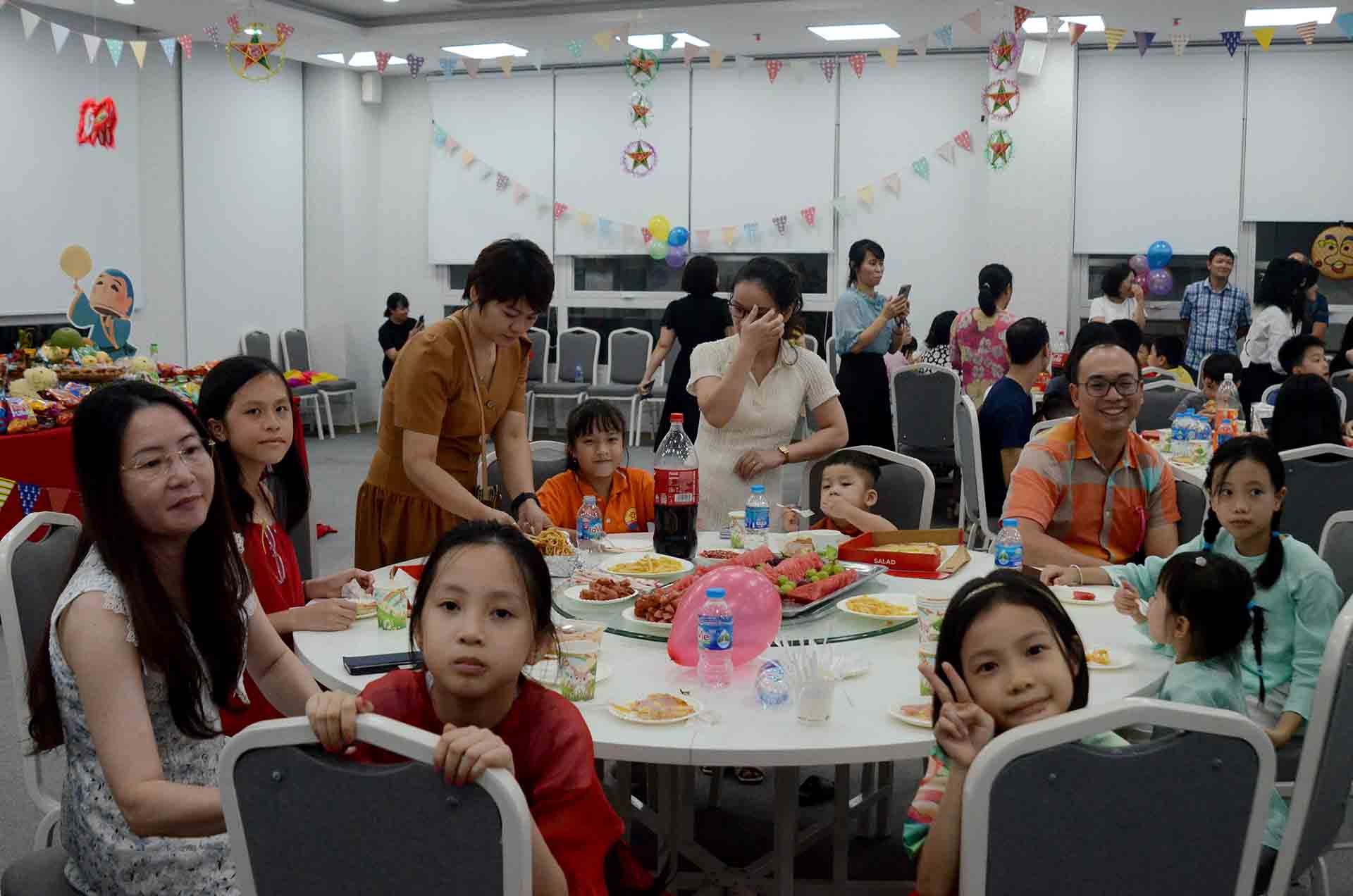 Chương trình Tết Trung thu ‘Đêm hội ánh Trăng’ của Học viện Ngoại giao - một hoạt động ý nghĩa cho thiếu nhi Chương trình Tết Trung thu ‘Đêm hội ánh Trăng’ của Học viện Ngoại giao - một hoạt động ý nghĩa cho thiếu nhi