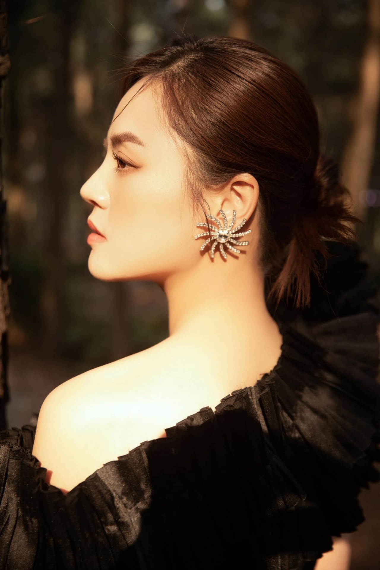 Diễn viên Thu Quỳnh phim Cuộc chiến không giới tuyến