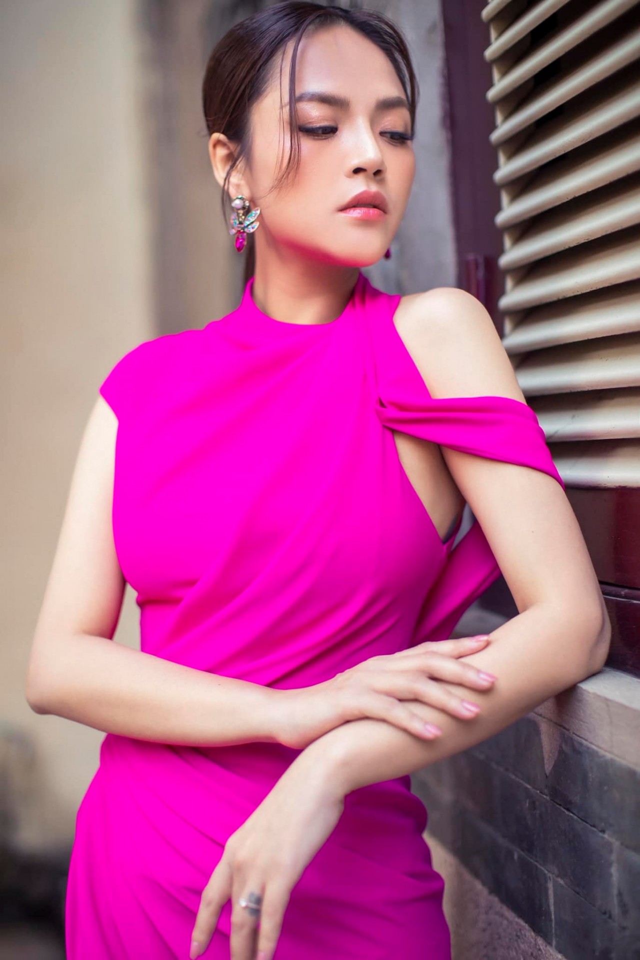 Diễn viên Thu Quỳnh phim Cuộc chiến không giới tuyến