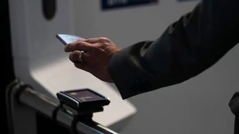 Phần Lan 'hô biến' điện thoại thông minh thành hộ chiếu