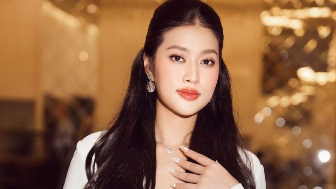 Nhan sắc cuốn hút, sắc sảo của Hoa hậu Đoàn Thiên Ân